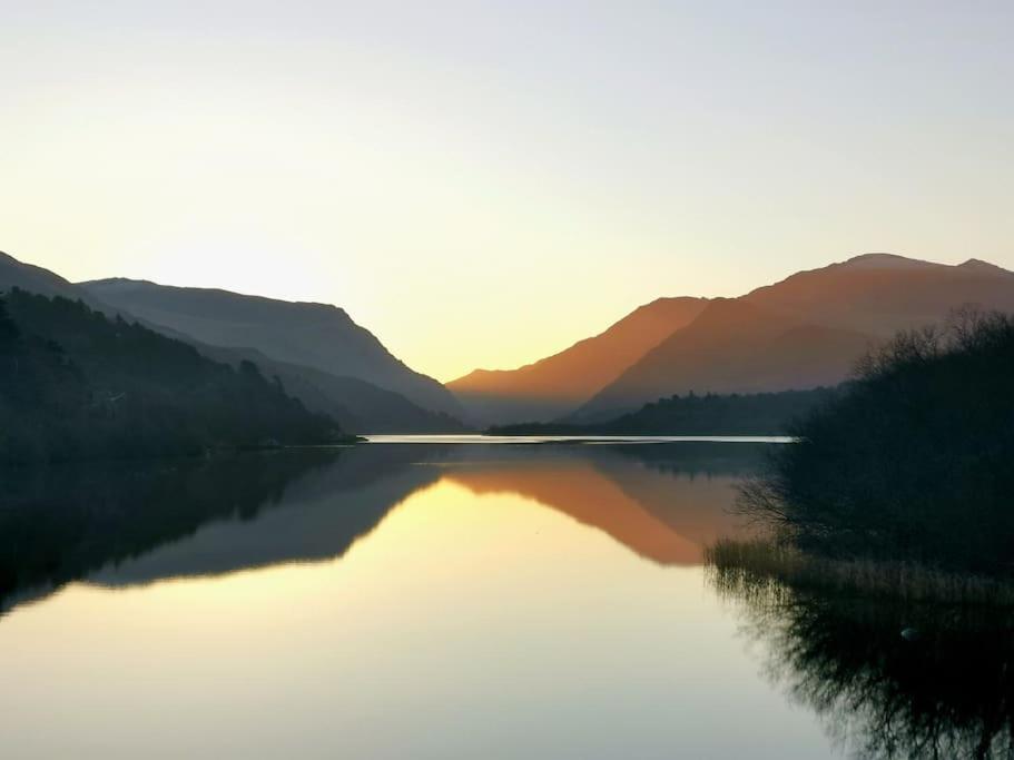 לאנבריס Perfect For Snowdon. Groups, Families+Dogs Welcome מראה חיצוני תמונה